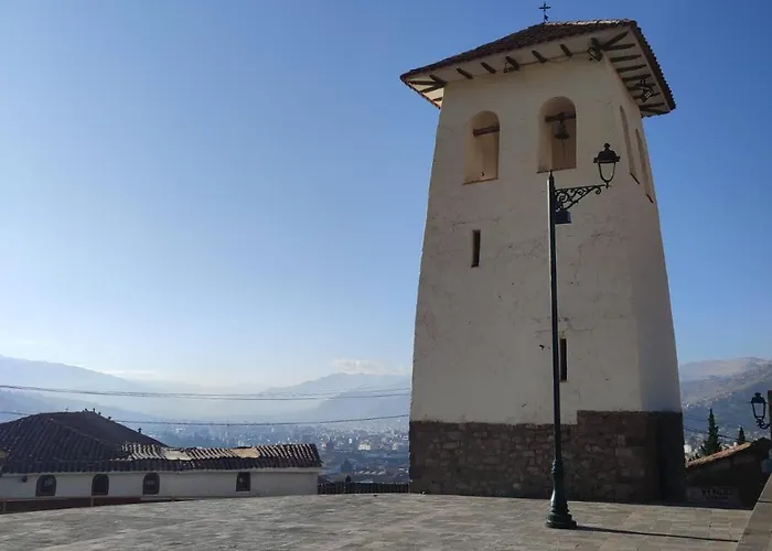 Con Vista A La Ciudad Santa Ana