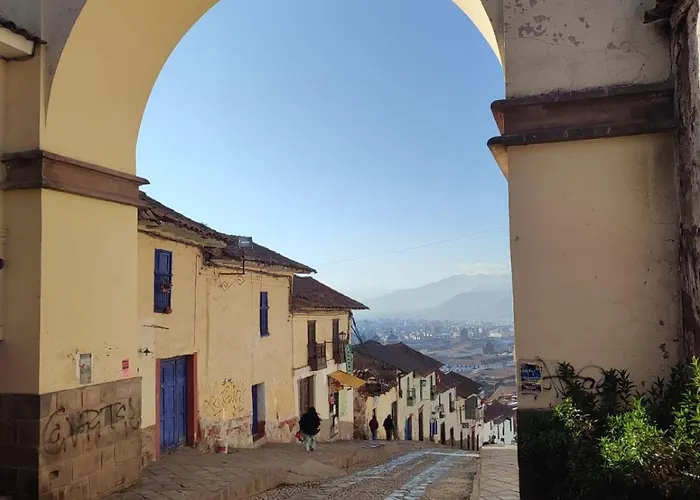 Con Vista A La Ciudad Santa Ana